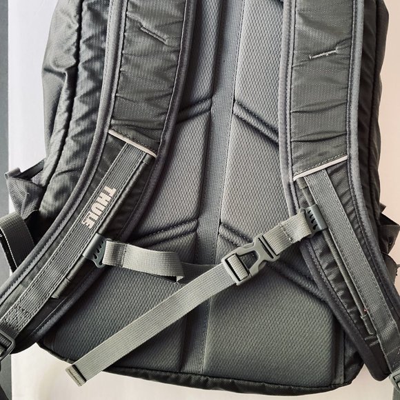 THULE "EnRoute Strut" Backpack EUC - Picture 4 of 10